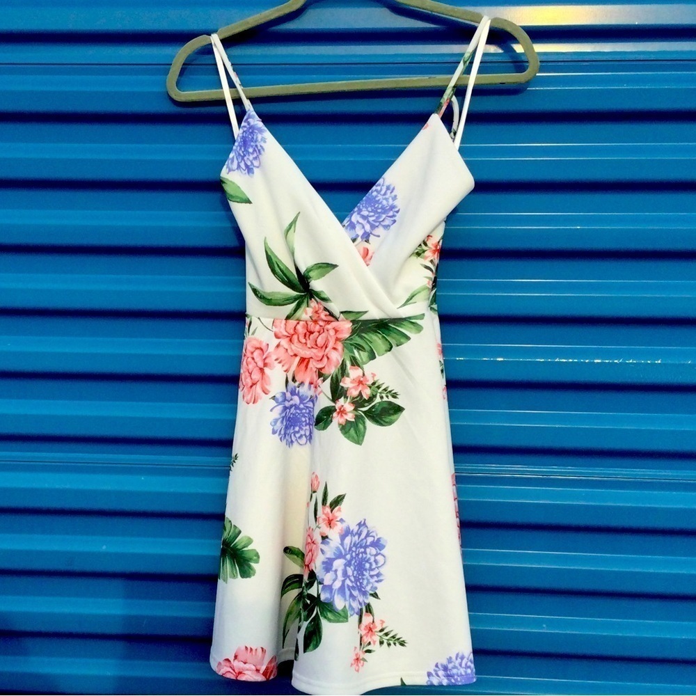 TRAC Beautiful Floral Summer Skater Style Dress Size Small/Medium